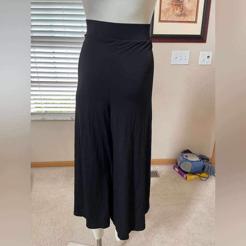 NWT Women’s Capri Pants by Baranda - Sz. Large